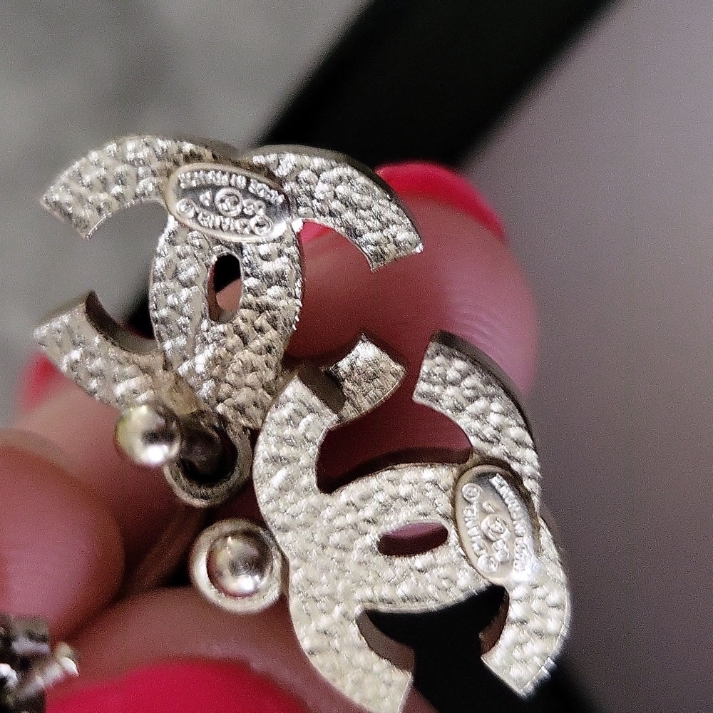 Chanel Pink Rhinestone Earrings - Picture 2 of 5
